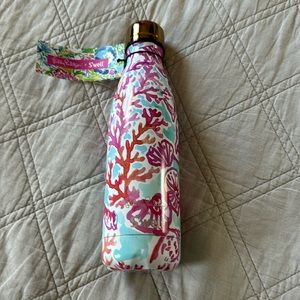 Lilly Pulitzer x Swell 17 oz bottle